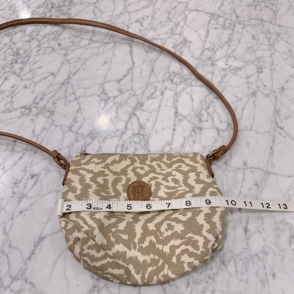 Tommy Hilfiger crossbody in tan and cream with leather strap - Picture 5 of 9